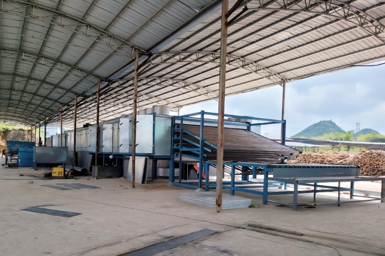 Effizienter Furniertrockner für die Holzverarbeitungsindustrie Effizienter Furniertrockner für die Holzverarbeitungsindustrie